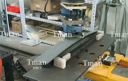 汽车B柱表面自动去漆工作站